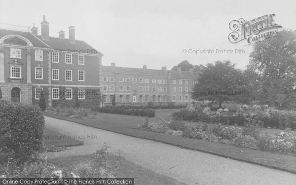 Photo of Oxford, Lady Margaret Hall 1937