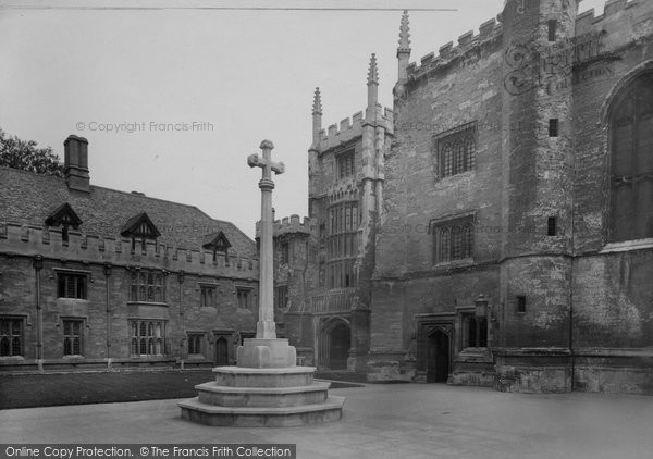 Photo of Oxford, Magdalen College And War Memorial 1922