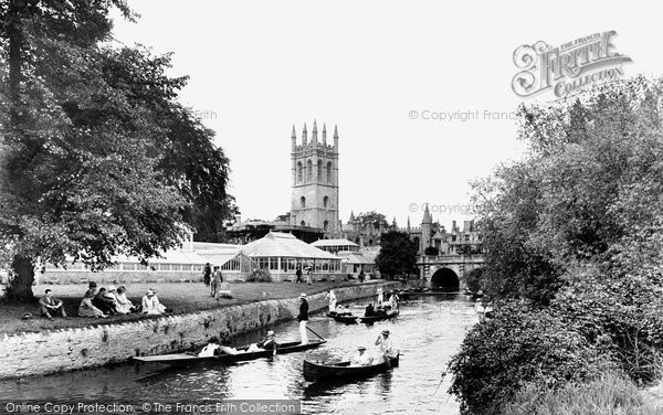Photo of Oxford, Magdalen College from River Cherwell 1922
