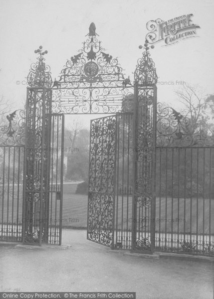 Photo of Oxford, New College Garden Gateway 1912