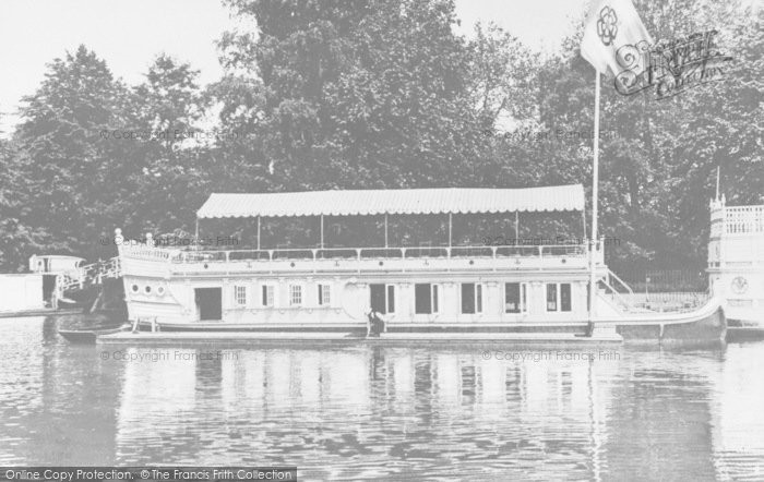 Photo of Oxford, Pembroke College Barge 1923