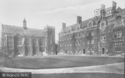 Pembroke College, Inner Quadrangle And Dining Hall 1907, Oxford