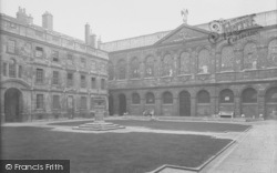 Queen's College Quad 1937, Oxford