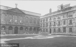 Queen's College Quad 1937, Oxford