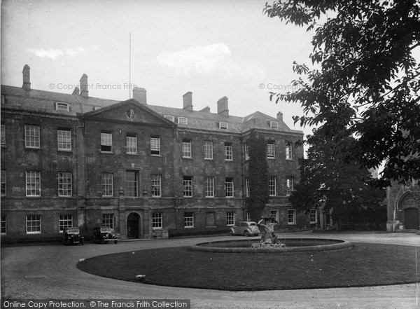 Photo of Oxford, Radcliffe Infirmary, Old Buildings 1937