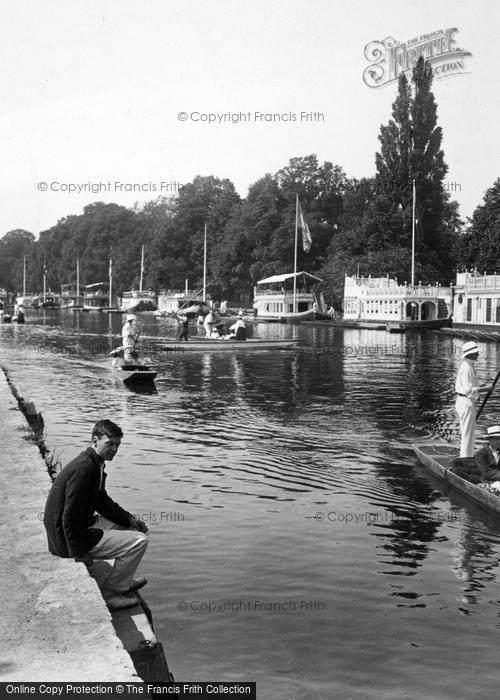 Photo of Oxford, Sitting By The River 1922