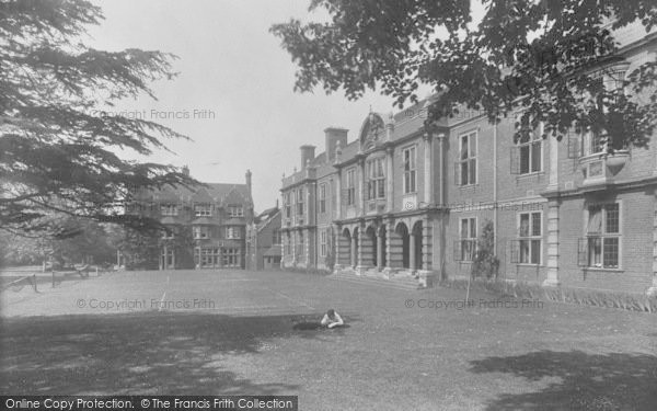 Photo of Oxford, Somerville College 1922