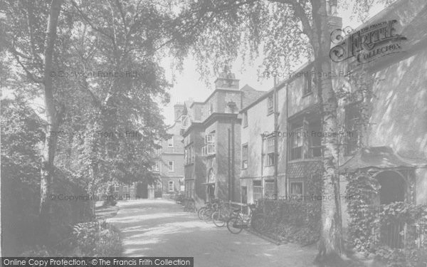 Photo of Oxford, Somerville College 1922