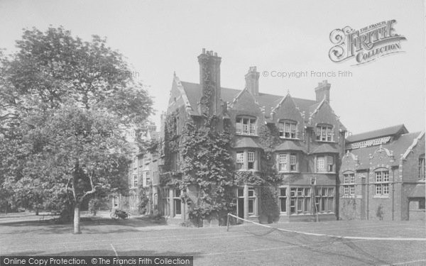 Photo of Oxford, Somerville College 1922