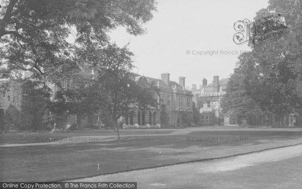 Photo of Oxford, Somerville College c.1930