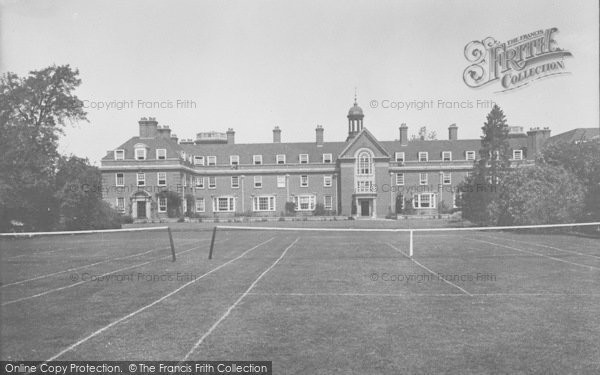 Photo of Oxford, St Hugh's College 1922
