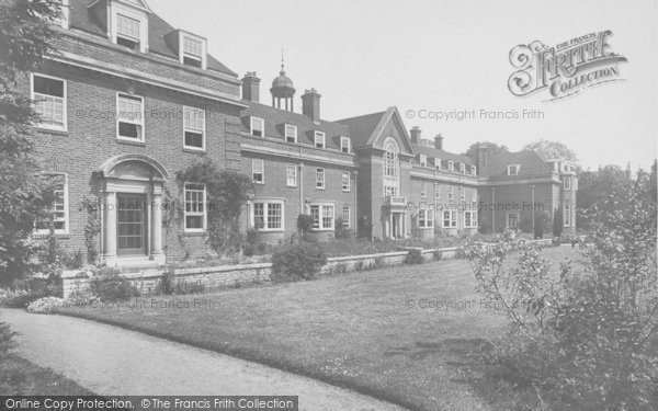 Photo of Oxford, St Hugh's College 1922