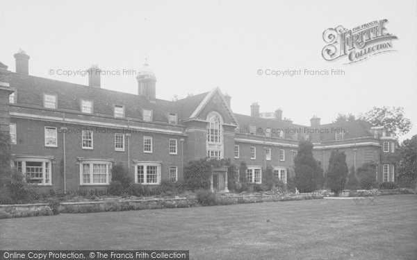Photo of Oxford, St Hugh's College, Old Buildings 1937