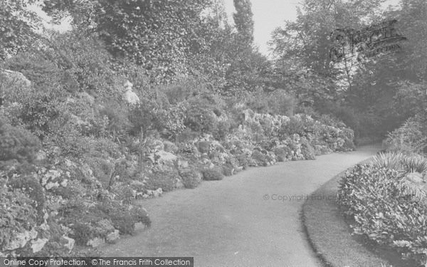 Photo of Oxford, St John's College Gardens 1922