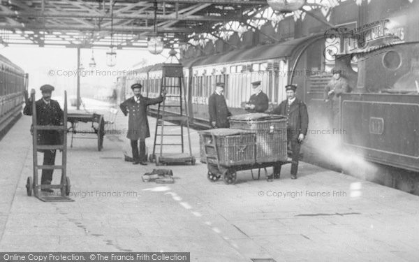 Photo of Oxford, Station, The Railway Staff 1914