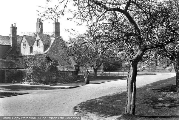 Photo of Oxford, Trinity College, Old Houses 1912