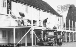 Unloading The Pokes c.1950, Paddock Wood
