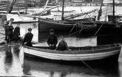 Boys And Boat 1910, Padstow