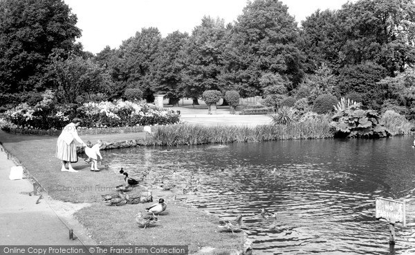 Photo of Palmers Green, Broomfield Park, Broomfield Lane c.1965