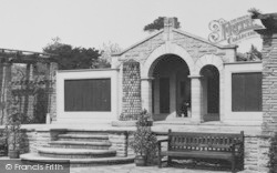 Broomfield Park Garden Of Remembrance c.1960, Palmers Green