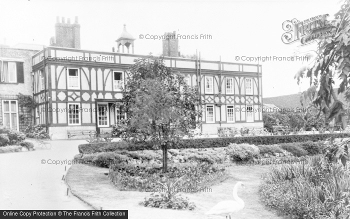 Photo of Palmers Green, Broomfield Park House c.1960