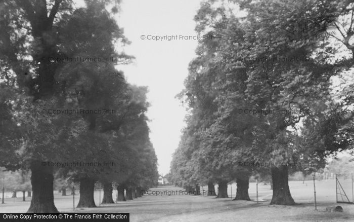 Photo of Palmers Green, The Avenue, Broomfield Park c.1960