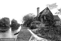 Riverside Cottage 1890, Pangbourne