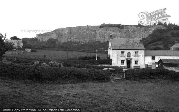 Photo of Pant, Cross Guns Hotel and Llanymynech Rock c1936