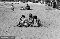 On The Beach 1938, Par