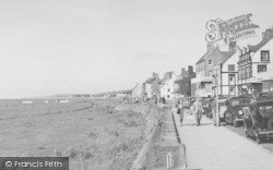 A Sunday Afternoon c.1935, Parkgate