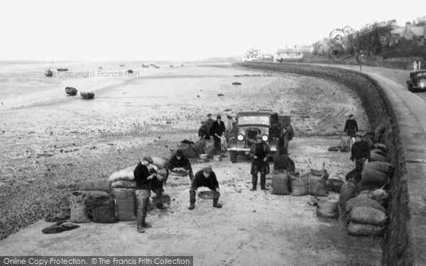 Photo of Parkgate, Loading Mussels 1939