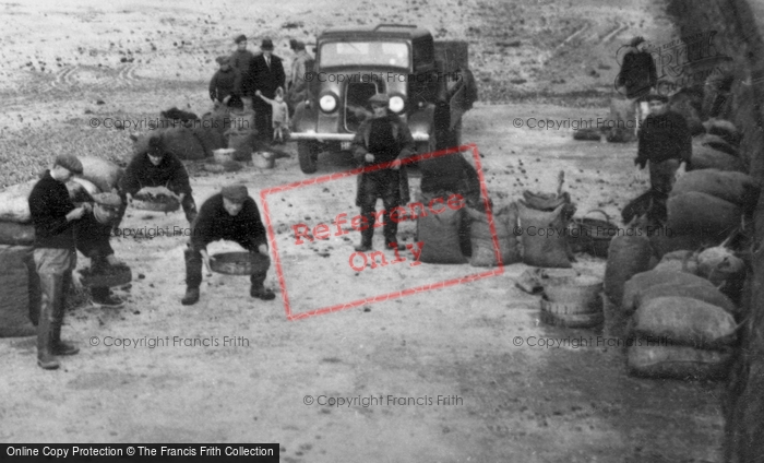 Photo of Parkgate, Loading Mussels 1939