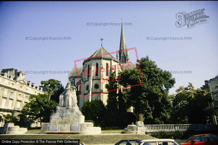 Photo of Pau, Church Of St Martin And War Memorial 1995