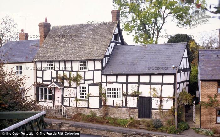 Photo of Pembridge, Old Cottage 2003