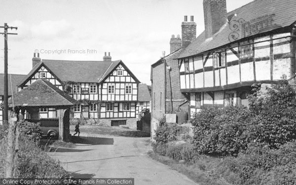 Photo of Pembridge, The Market Place And New Inn c.1955