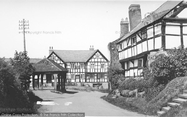 Photo of Pembridge, The Market Square c.1960