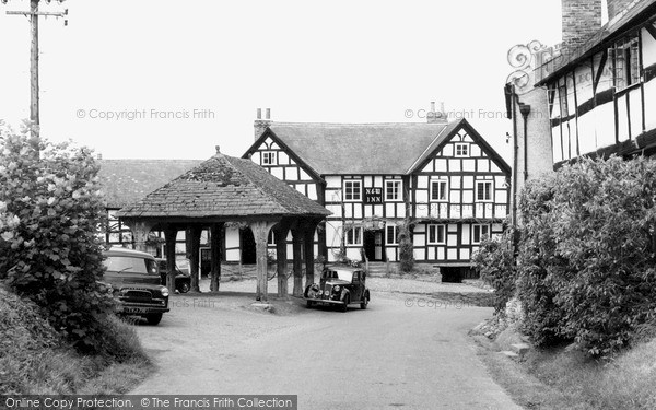 Photo of Pembridge, The New Inn And The Market Hall c.1955