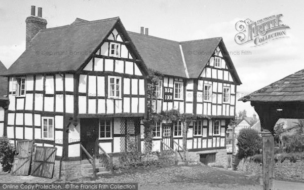 Photo of Pembridge, The New Inn c.1955