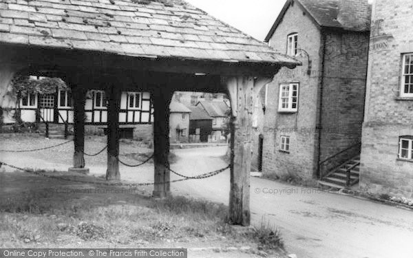 Photo of Pembridge, The New Inn c.1965