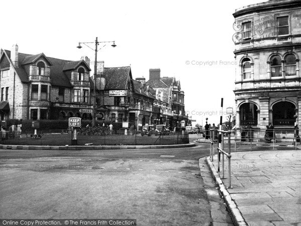 Photo of Penarth, The Roundabout c.1940