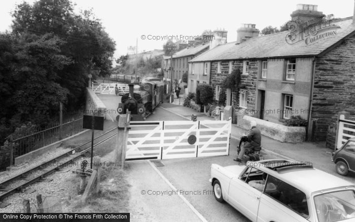 Photo of Penrhyndeudraeth, The Level Crossing c.1965