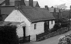 Thatched Cottage 1936, Pentre Halkyn