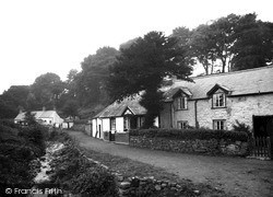 The Valley c.1932, Penycae