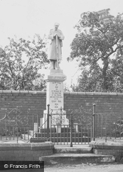 The War Memorial c.1932, Penycae