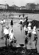 Paddling Children 1927, Penzance