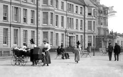 Promenading 1897, Penzance