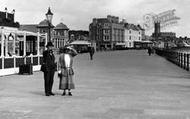 Promenading 1924, Penzance