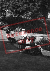 Sitting In Morrab Gardens 1906, Penzance