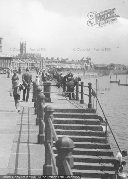 Photo of Penzance, The Promenade, People 1925