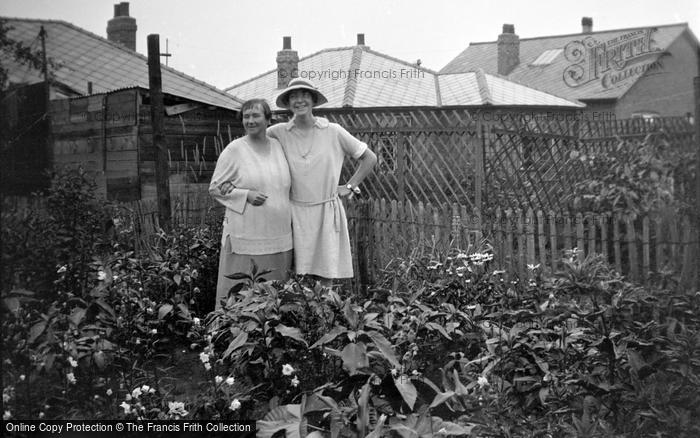 Photo of Perry Barr, Garden In College Road c.1939